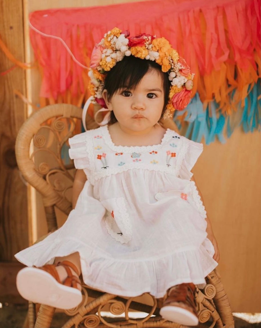 Maribel embroidered dress || white